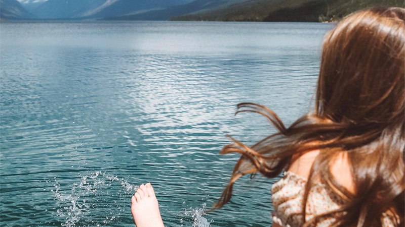Outdoor image of a woman on the lake